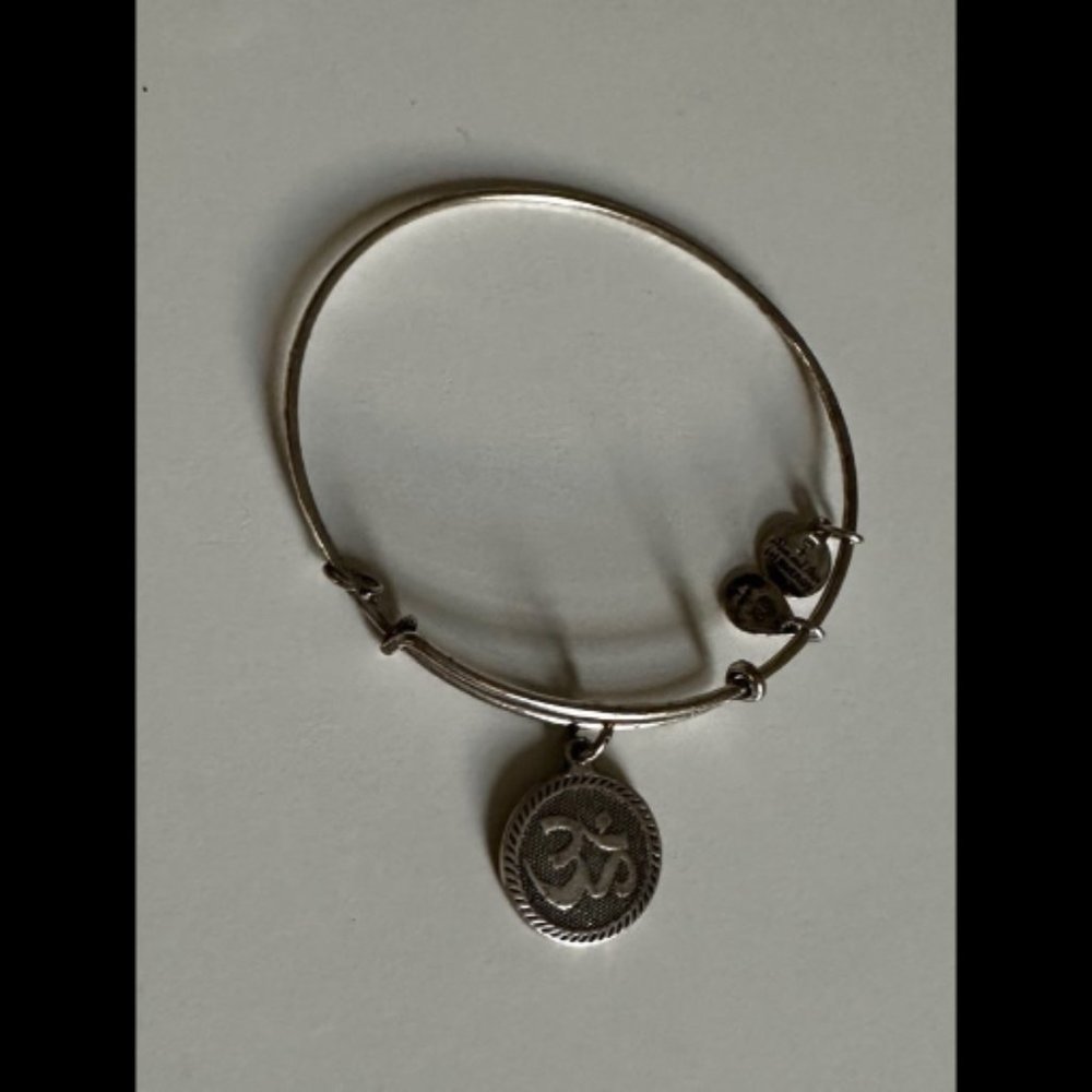 Alex and Ani Bracelet om symbol
